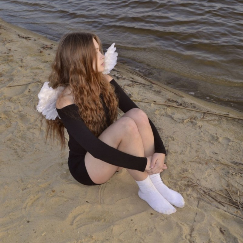 Create meme: photoshoot with wings, photo shoot with angel wings, girl 