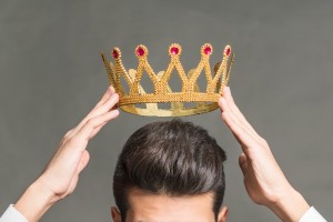 Создать мем: корона универсальный, корона принцессы, надевают корону на голову