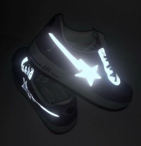 Создать мем: светящиеся шнурки для обуви, модные ботинки, светящиеся кроссовки мужские