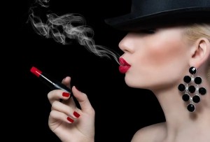 Создать мем: дама в красном с сигаретой, красивая девушка с сигаретой, девушка