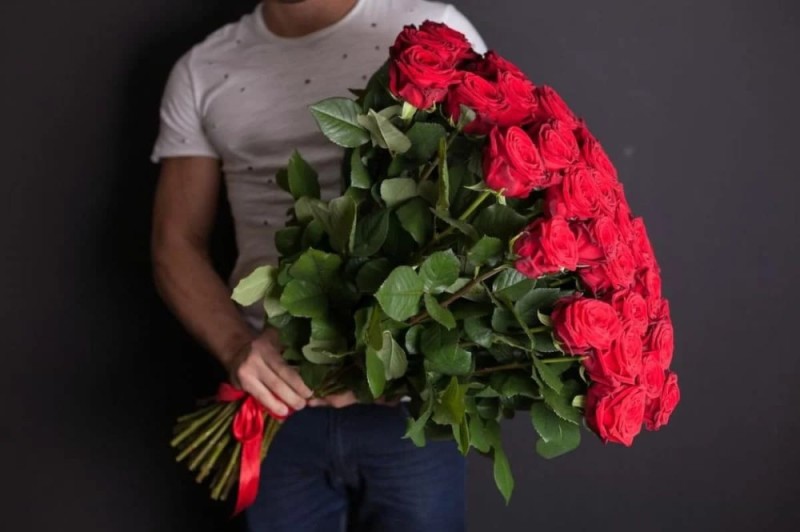 Create meme: bouquet to the man, man with bouquet of roses, guy with a bouquet of roses